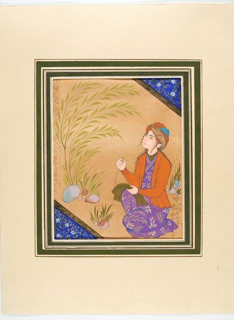 Persische Miniatur einer sitzenden Figur in Orange und Violett zwischen Gräsern und Steinen.