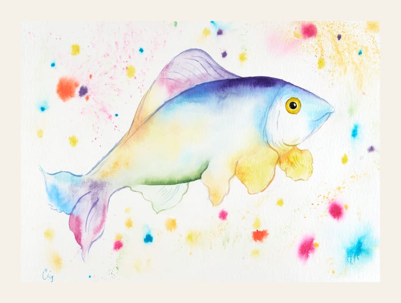 Heller Fisch in schwebenden Blau-, Gelb- und Rosatönen mit kleinen Farbspritzern.