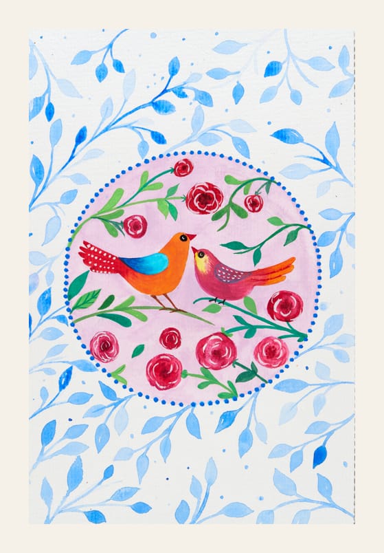 Zwei Vögel und rote Rosen in einem blauen Kreis, umgeben von hellblauen Blättern.
